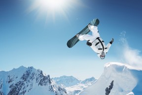 爱游戏在线-年輕球員表現出色，獲得關注和讚賞，年轻球队